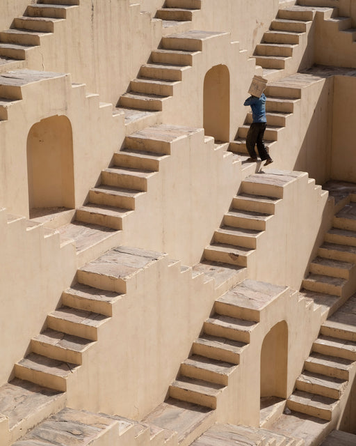 Amber Stepwell 01 - Altitude Galeria